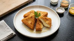 Smažené sýrové trojúhelníky v trojobalu: křupavé a bez vytékání sýra